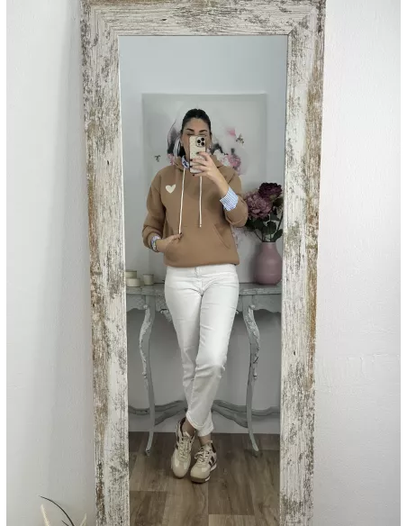 Sudadera camel capucha con corazón