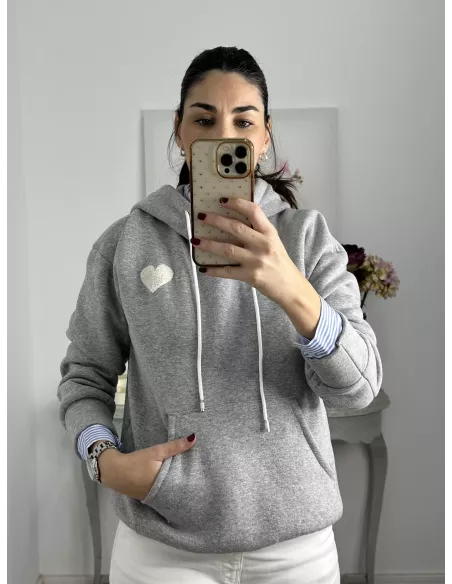 Sudadera gris capucha con corazón