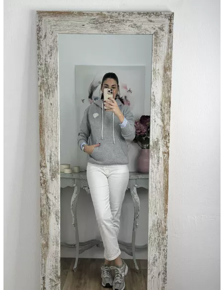 Sudadera gris capucha con corazón