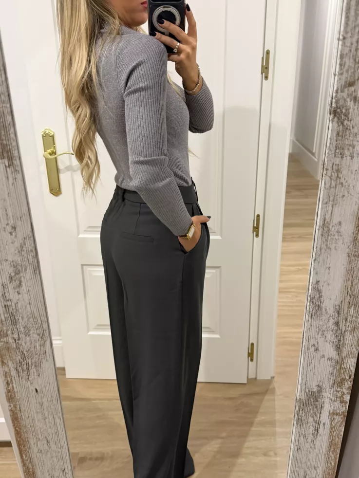 Body de punto gris con botones