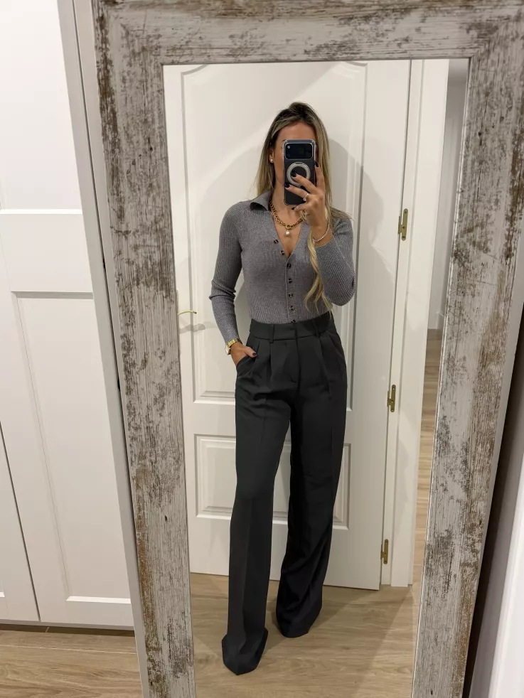 Body de punto gris con botones