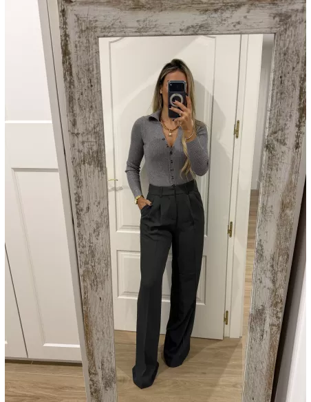 Body de punto gris con botones