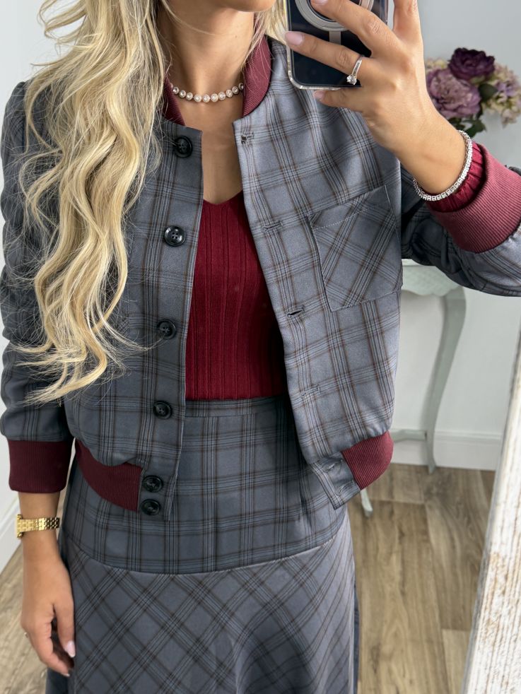 Conjunto bomber cuadros gris y burdeo