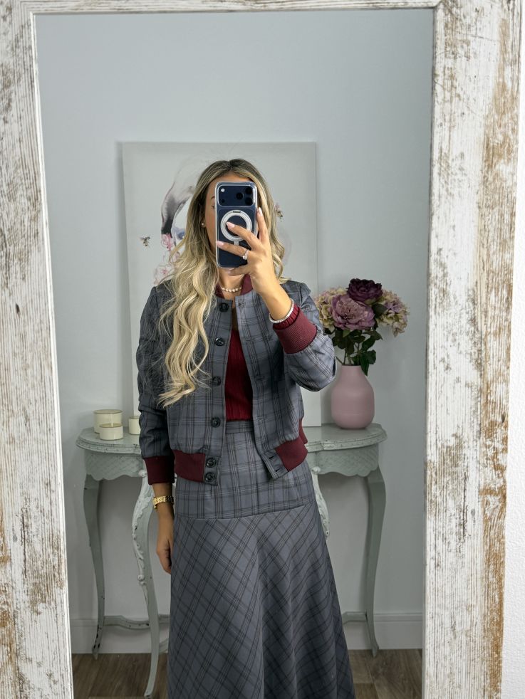 Conjunto bomber cuadros gris y burdeo