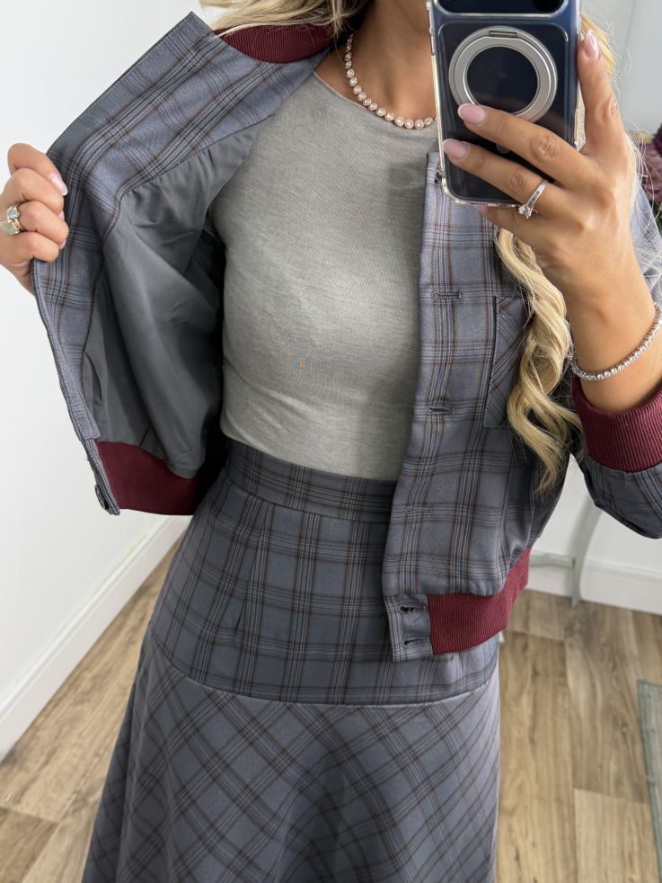 Conjunto bomber cuadros gris y burdeo