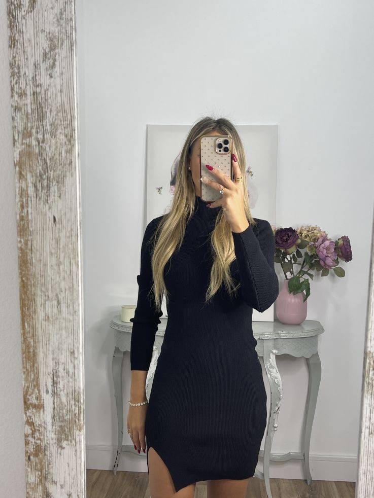 Vestido Ingrid negro abertura