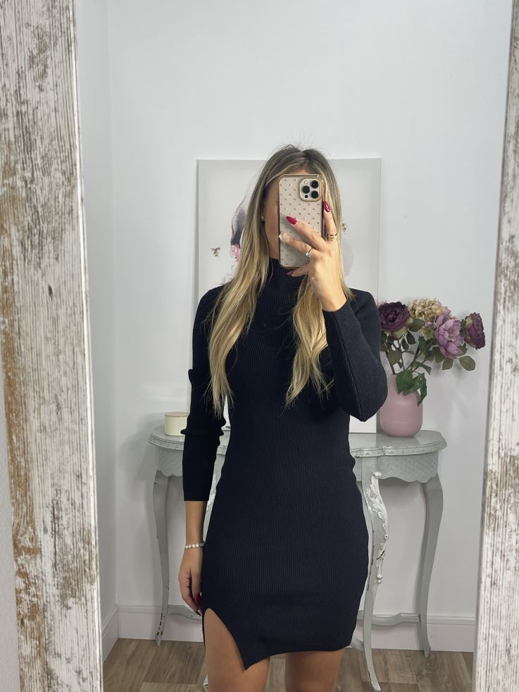 Vestido Ingrid negro abertura