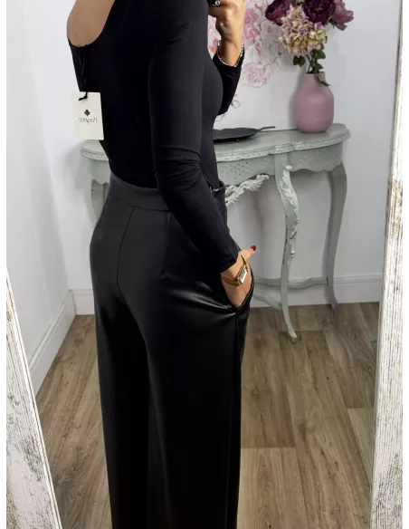 Pantalón culotte polipiel negro