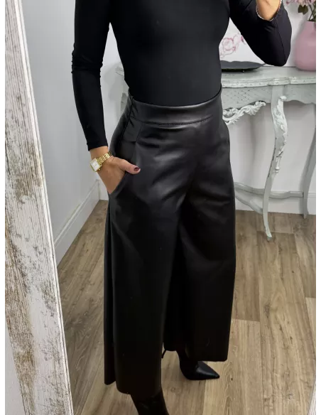 Pantalón culotte polipiel negro