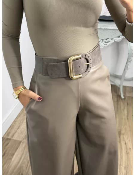 Pantalón culotte polipiel taupe