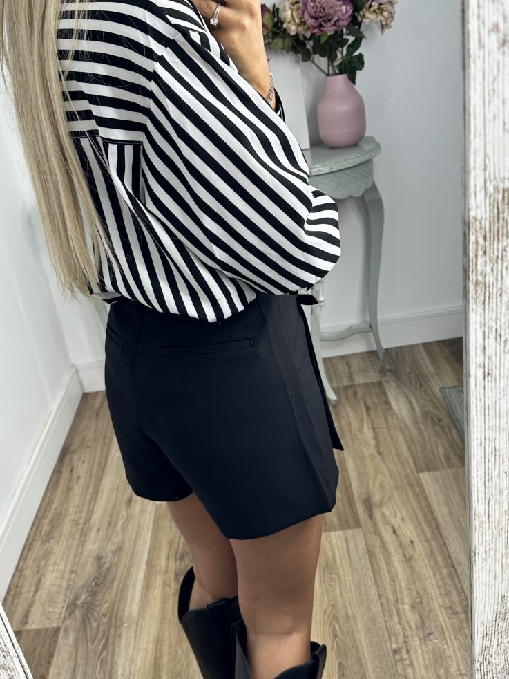 Camisa rayas blanca y negra con bolsillo