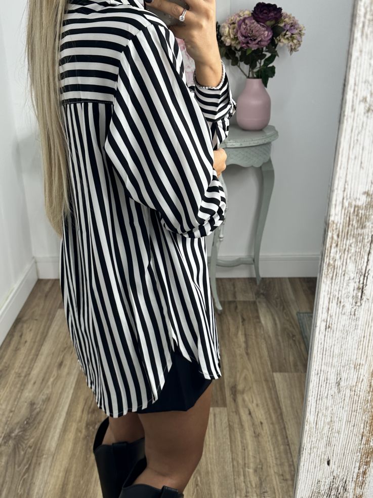 Camisa rayas blanca y negra con bolsillo