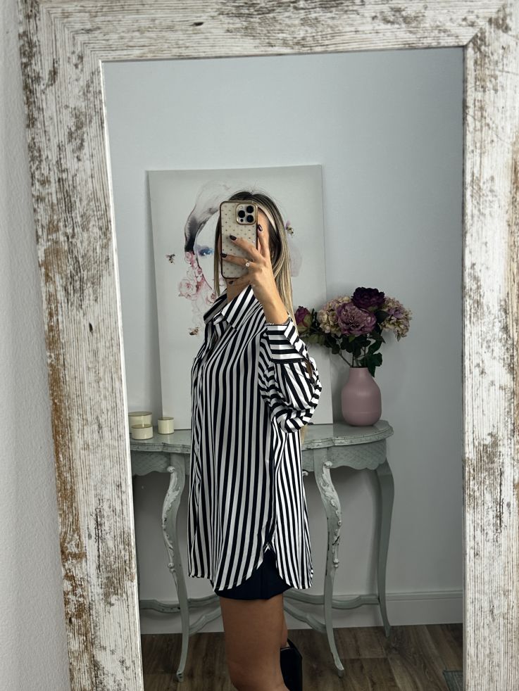 Camisa rayas blanca y negra con bolsillo