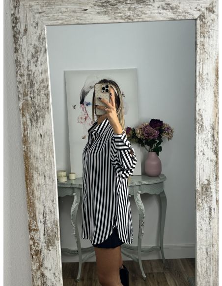 Camisa rayas blanca y negra con bolsillo