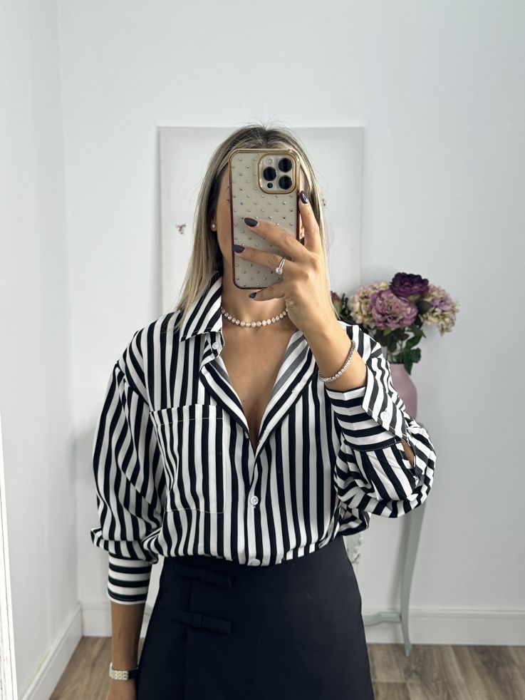 Camisa rayas blanca y negra con bolsillo