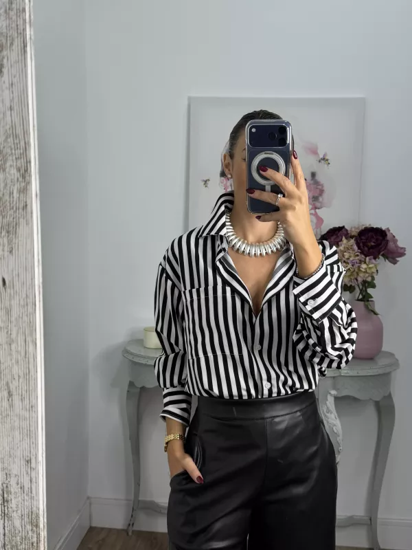 Camisa rayas blanca y negra con bolsillo