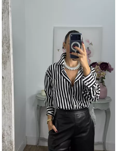 Camisa rayas blanca y negra con bolsillo