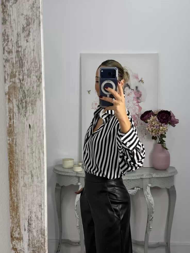 Camisa rayas blanca y negra con bolsillo