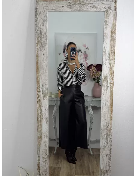 Camisa rayas blanca y negra con bolsillo