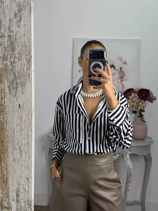 Camisa rayas blanca y azul con bolsillo