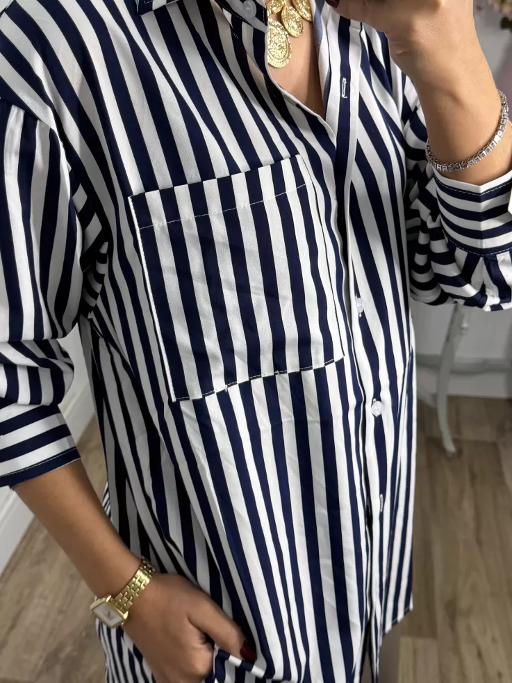 Camisa rayas blanca y azul con bolsillo