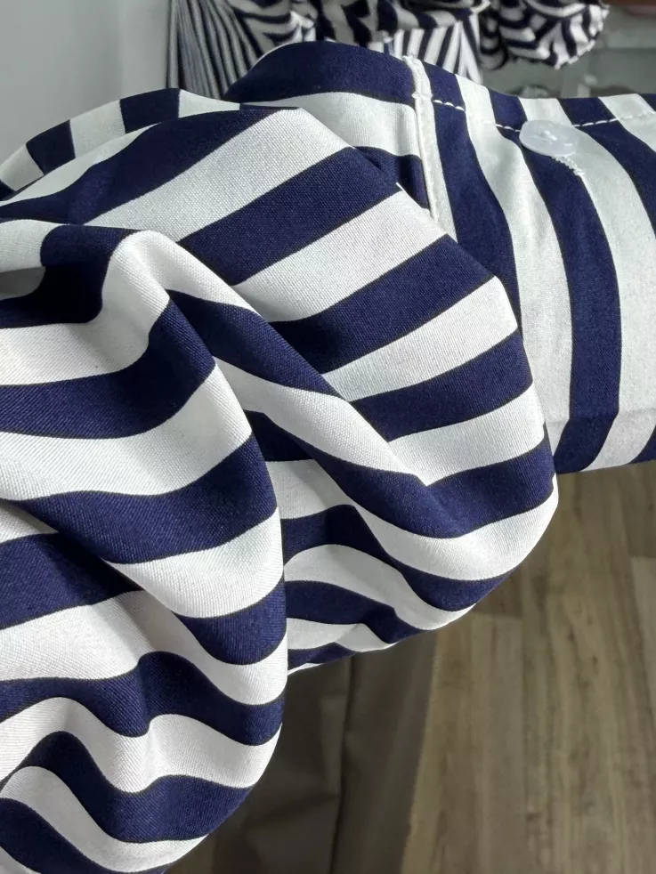 Camisa rayas blanca y azul con bolsillo