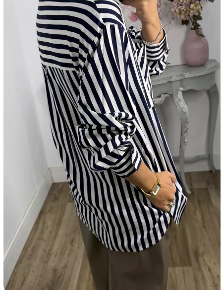 Camisa rayas blanca y azul con bolsillo