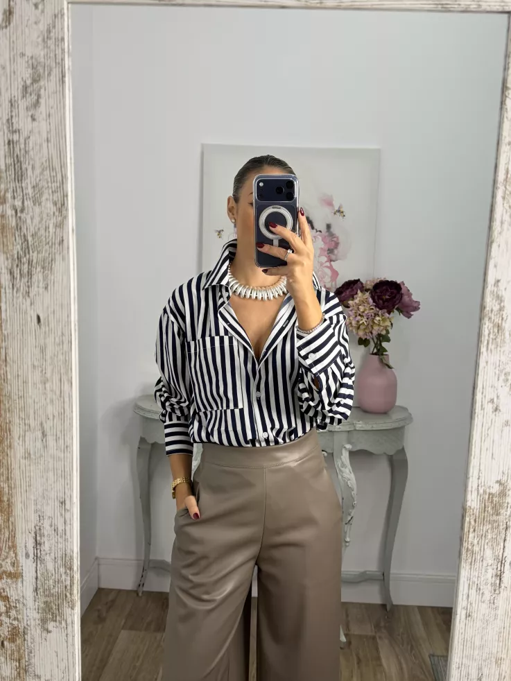 Camisa rayas blanca y azul con bolsillo