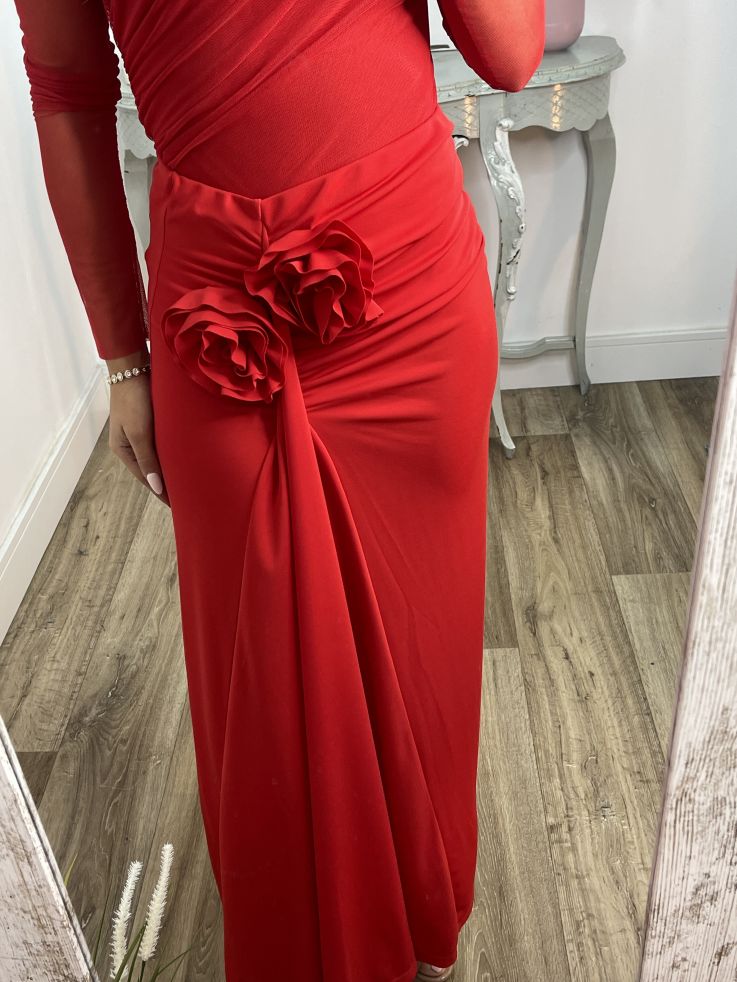 Falda con flores roja