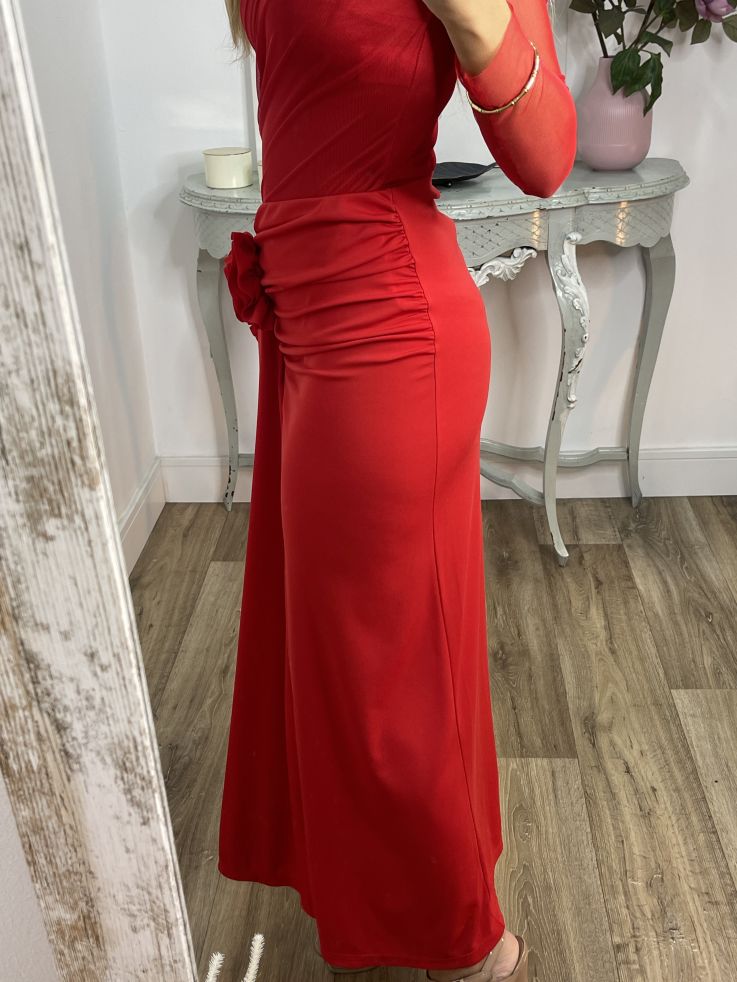 Falda con flores roja