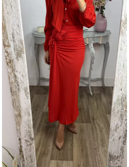 Falda con flores roja