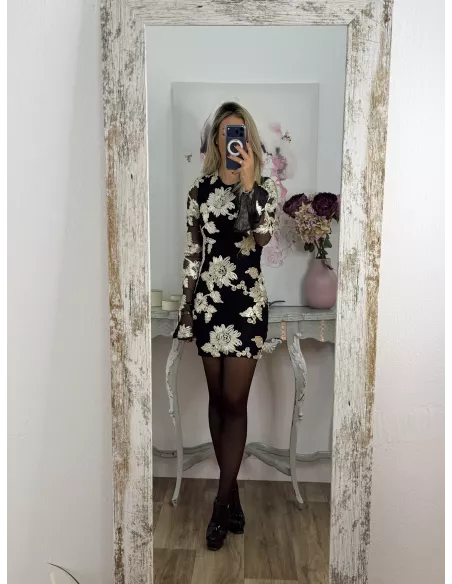 Vestido negro con flores beige relieve
