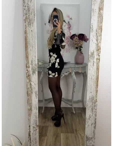 Vestido negro con flores beige relieve