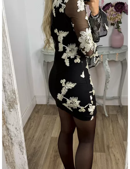 Vestido negro con flores beige relieve