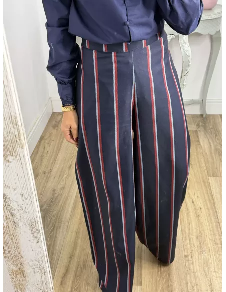 Pantalón azul marino con rayas