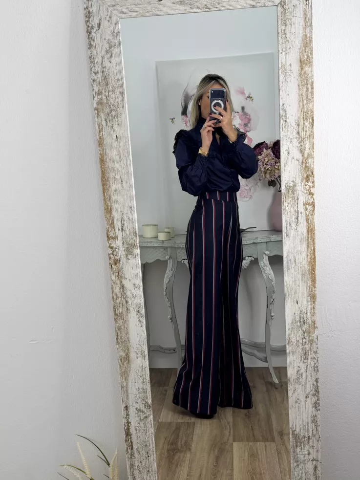 Pantalón azul marino con rayas