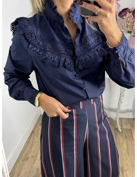 Pantalón azul marino con rayas