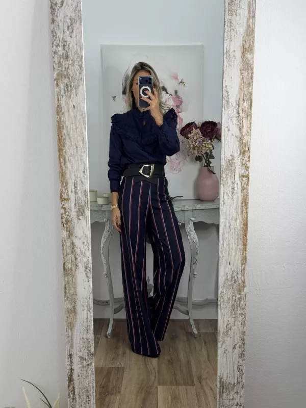 Pantalón azul marino con rayas