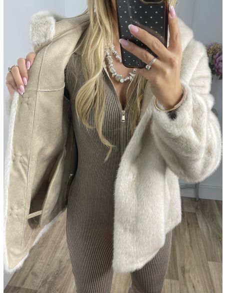 Abrigo beige de pelo con capucha