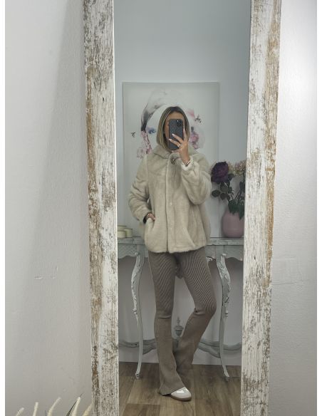 Abrigo beige de pelo con capucha