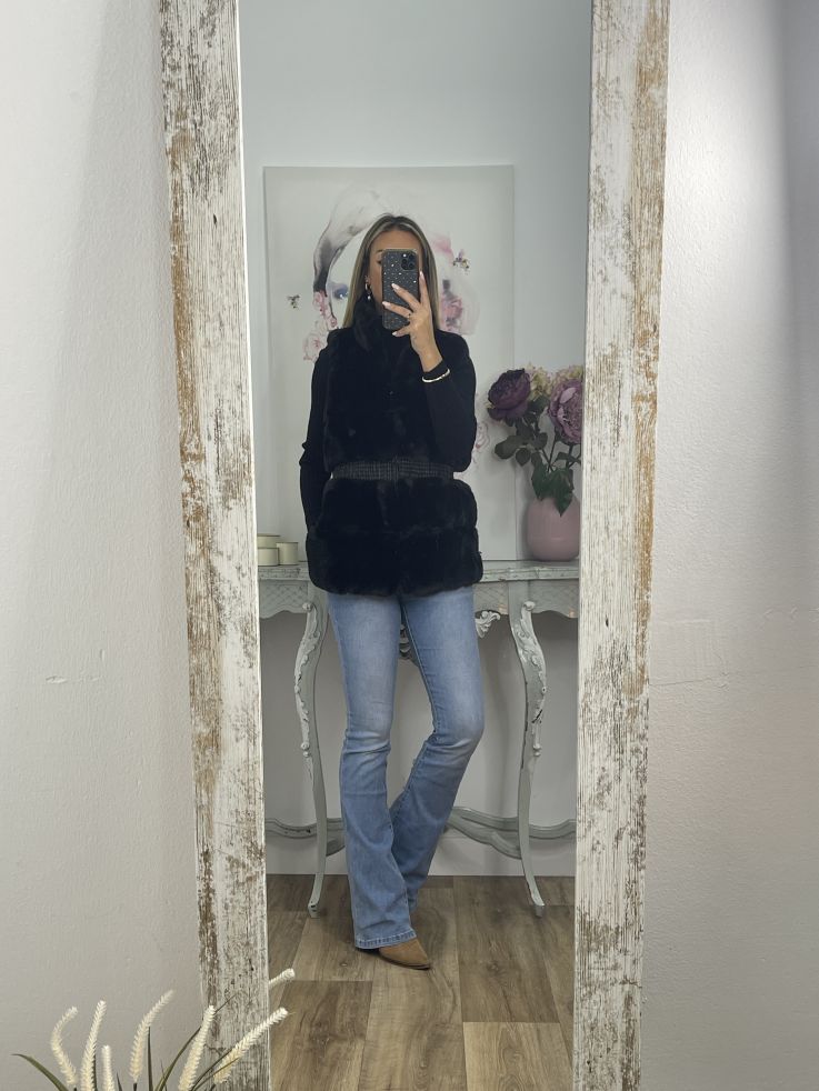 Chaleco negro con frunce en la cintura