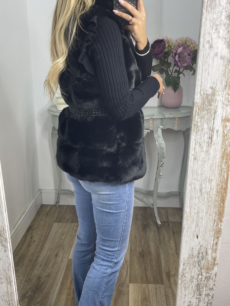 Chaleco negro con frunce en la cintura