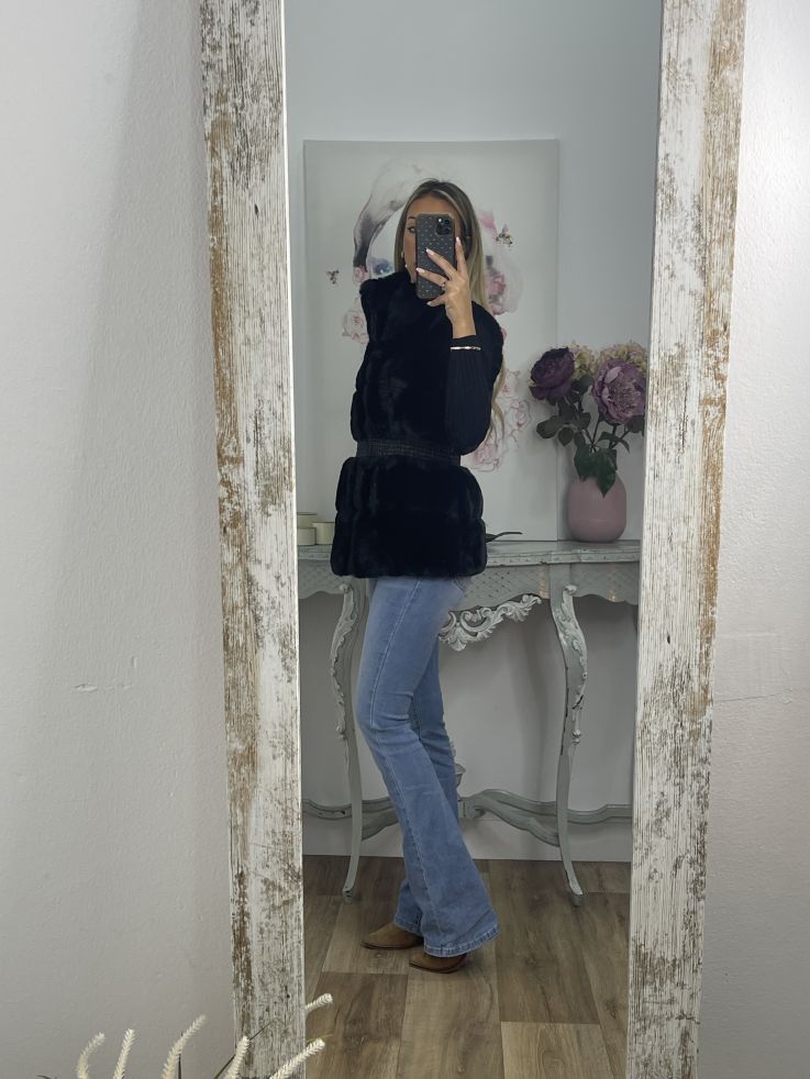 Chaleco negro con frunce en la cintura