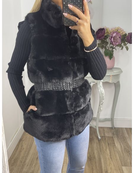 Chaleco negro con frunce en la cintura