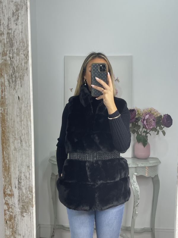 Chaleco negro con frunce en la cintura