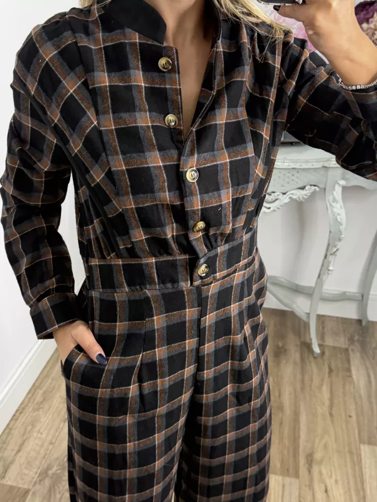 Mono de cuadros negro con línea en teja