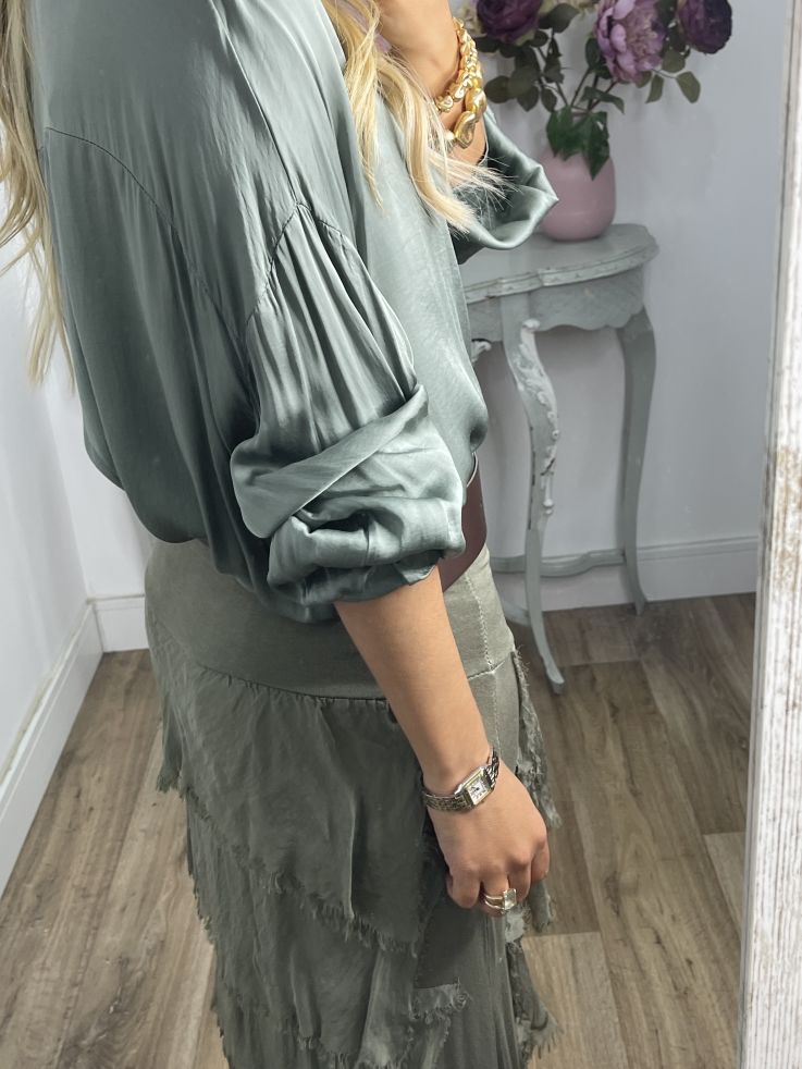 Camisa satinada cuello mao verde