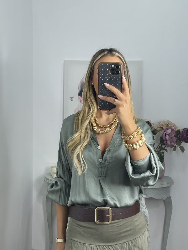 Camisa satinada cuello mao verde