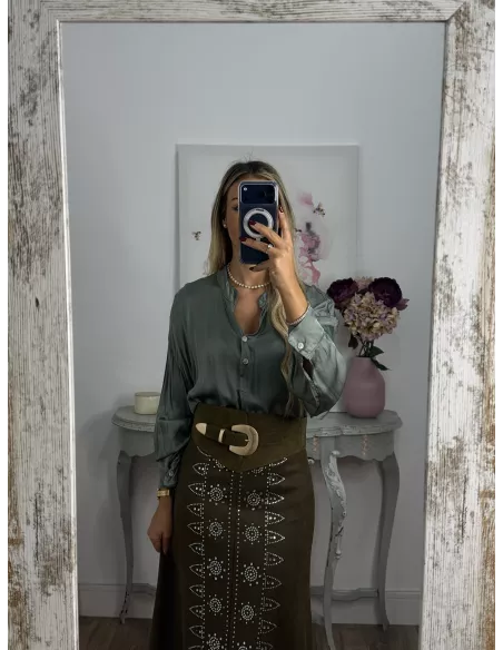 Camisa satinada cuello mao verde