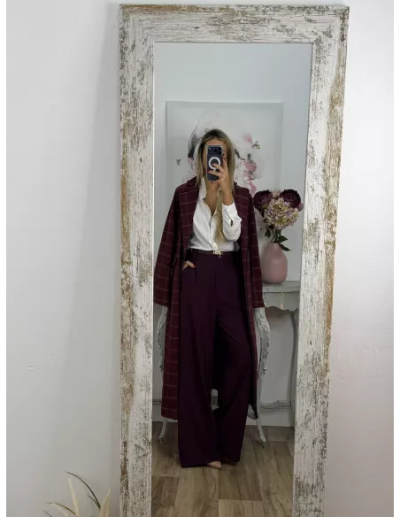 Pantalón corte masculino burdeos